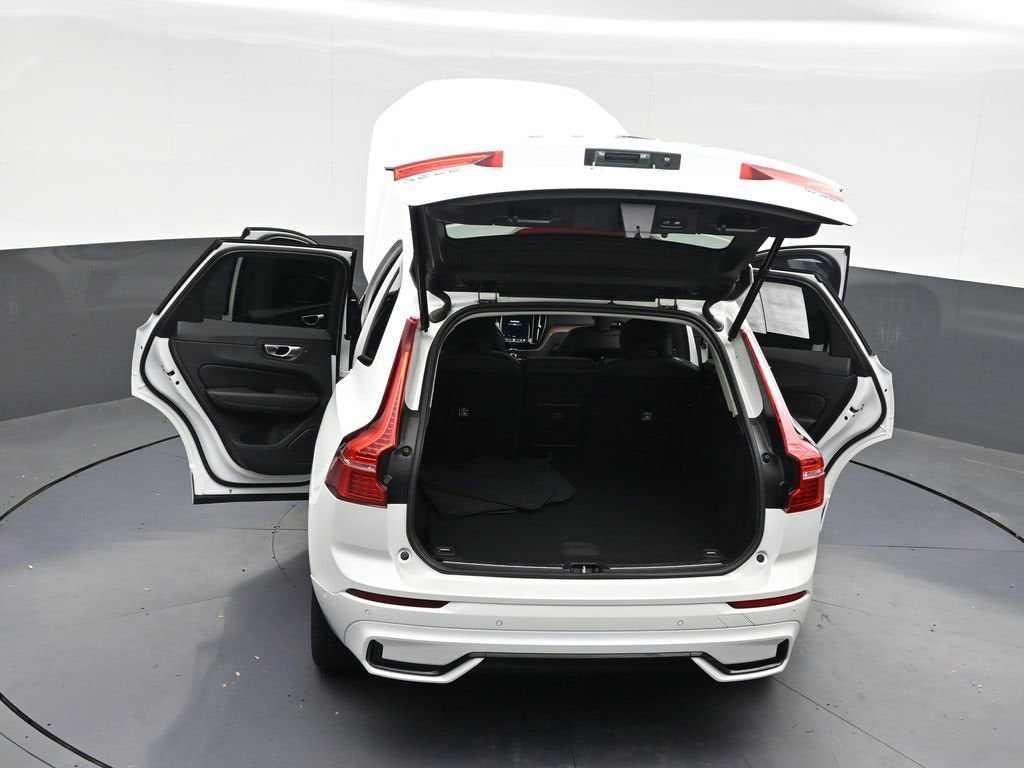 2024 Volvo XC60 Plus Dark Theme