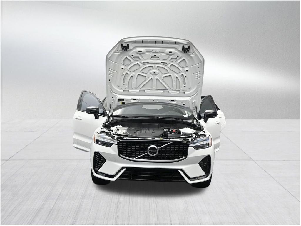 2024 Volvo XC60 Plus Dark Theme