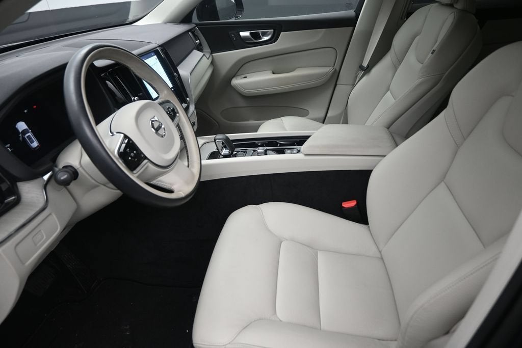 2024 Volvo XC60 B5 Plus Dark Theme