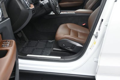 2024 Volvo XC60 Plus Dark Theme