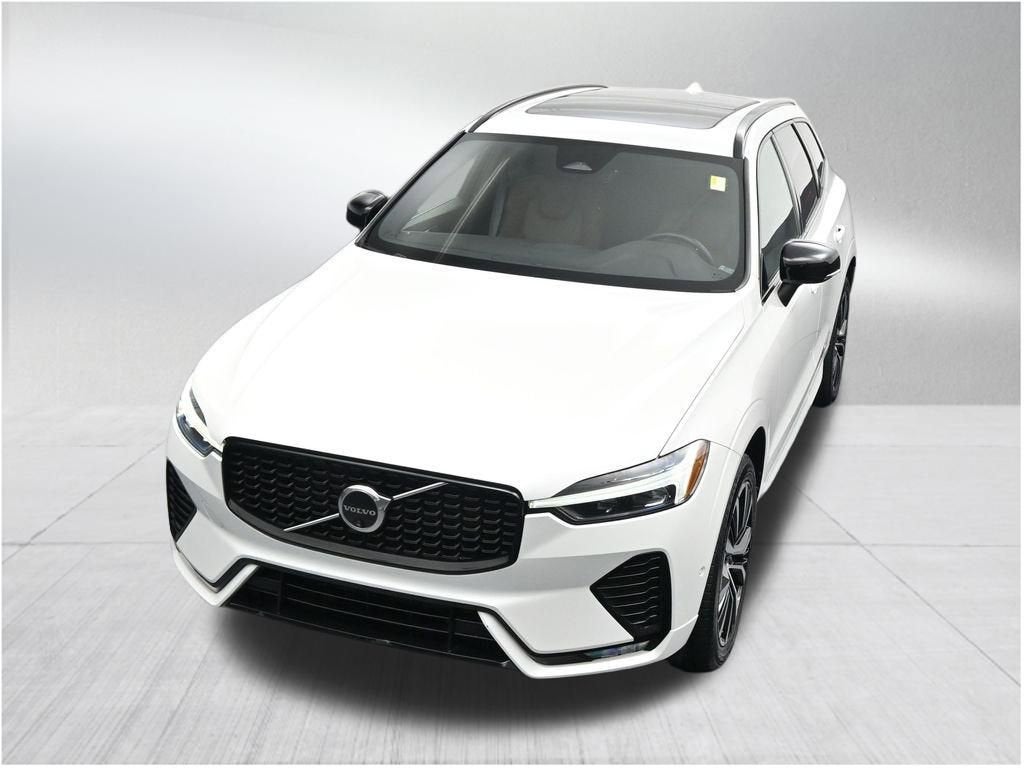 2024 Volvo XC60 Plus Dark Theme