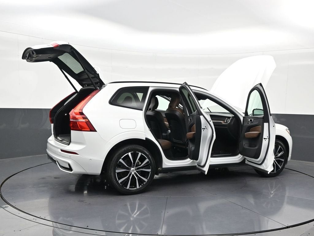 2024 Volvo XC60 Plus Dark Theme