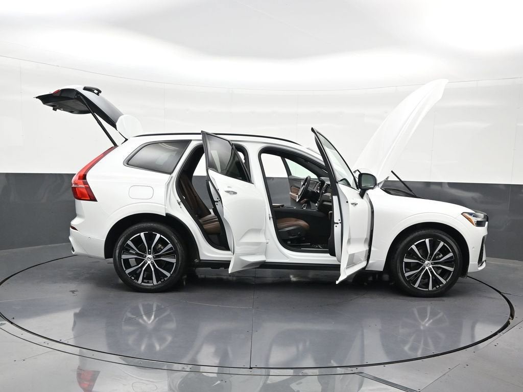2024 Volvo XC60 Plus Dark Theme