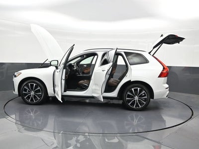 2024 Volvo XC60 Plus Dark Theme