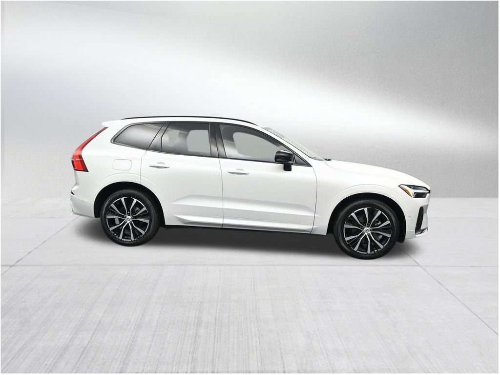 2024 Volvo XC60 Plus Dark Theme