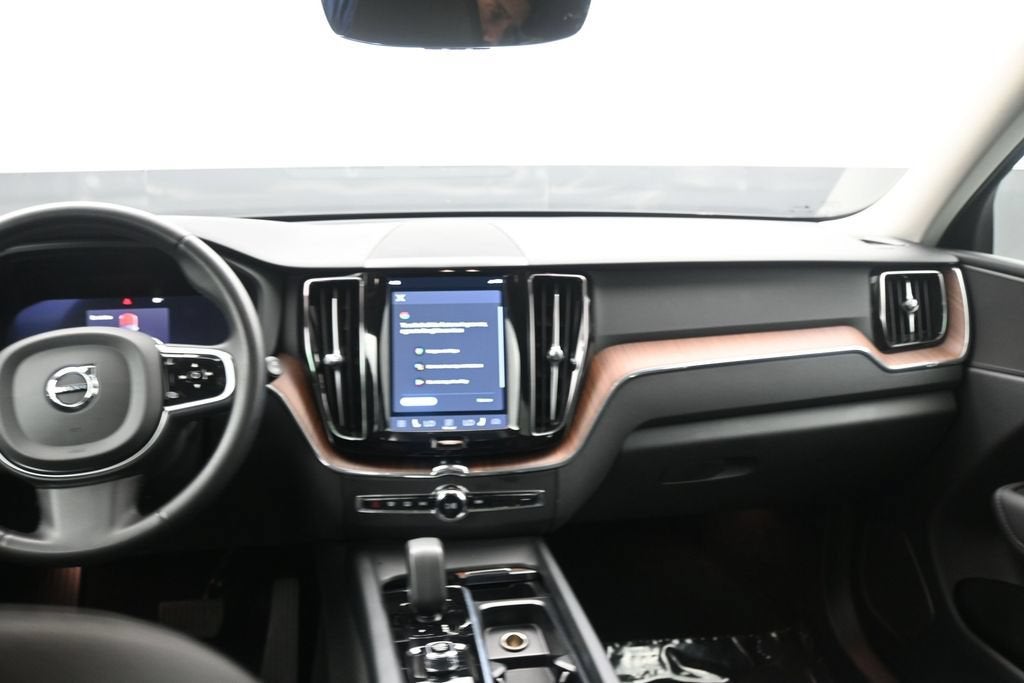 2024 Volvo XC60 Plus Dark Theme
