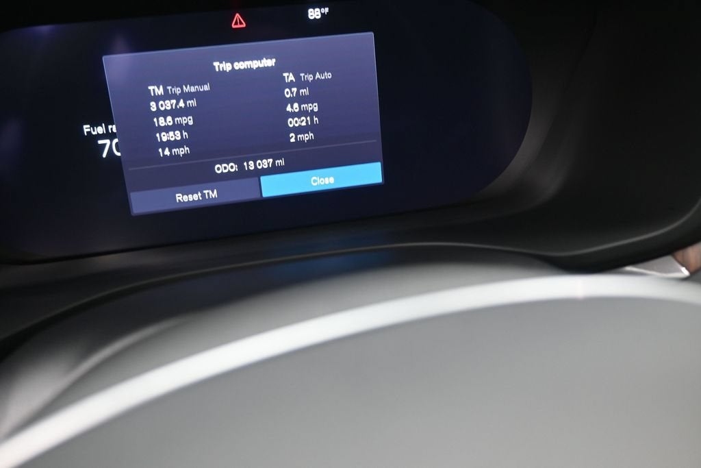 2024 Volvo XC60 Plus Dark Theme