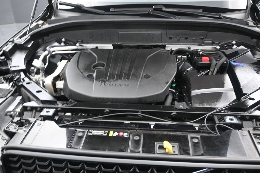 2024 Volvo XC60 Plus Dark Theme