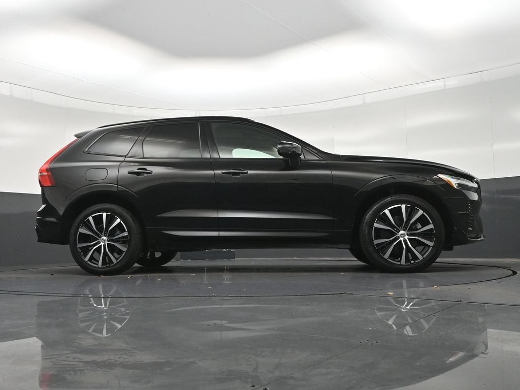 2024 Volvo XC60 Plus Dark Theme