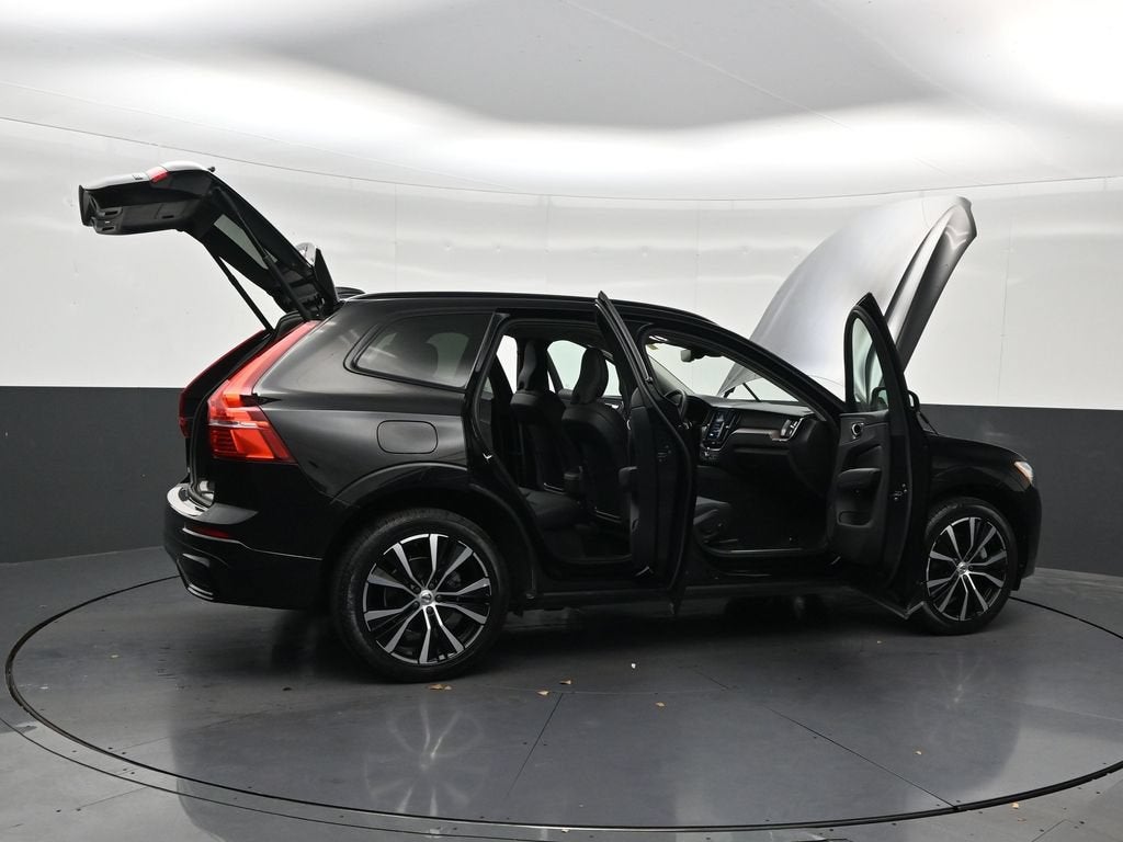 2024 Volvo XC60 Plus Dark Theme