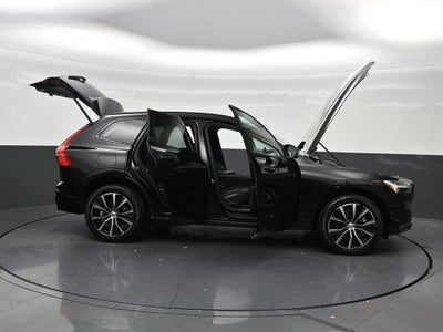 2024 Volvo XC60 Plus Dark Theme