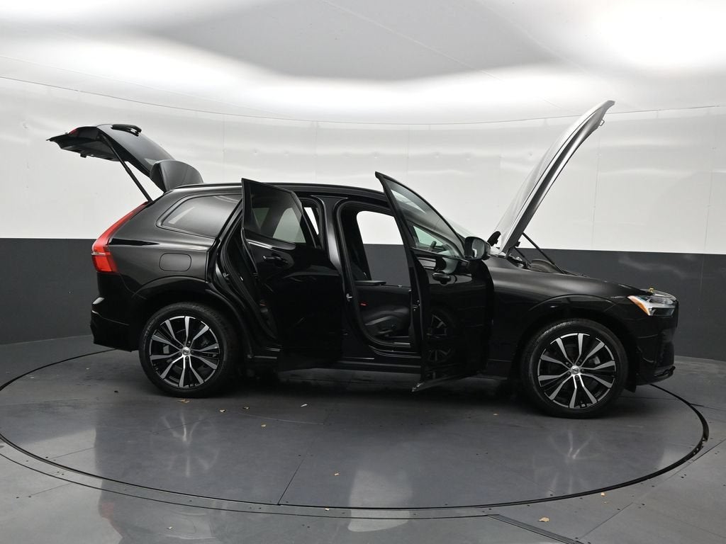 2024 Volvo XC60 Plus Dark Theme