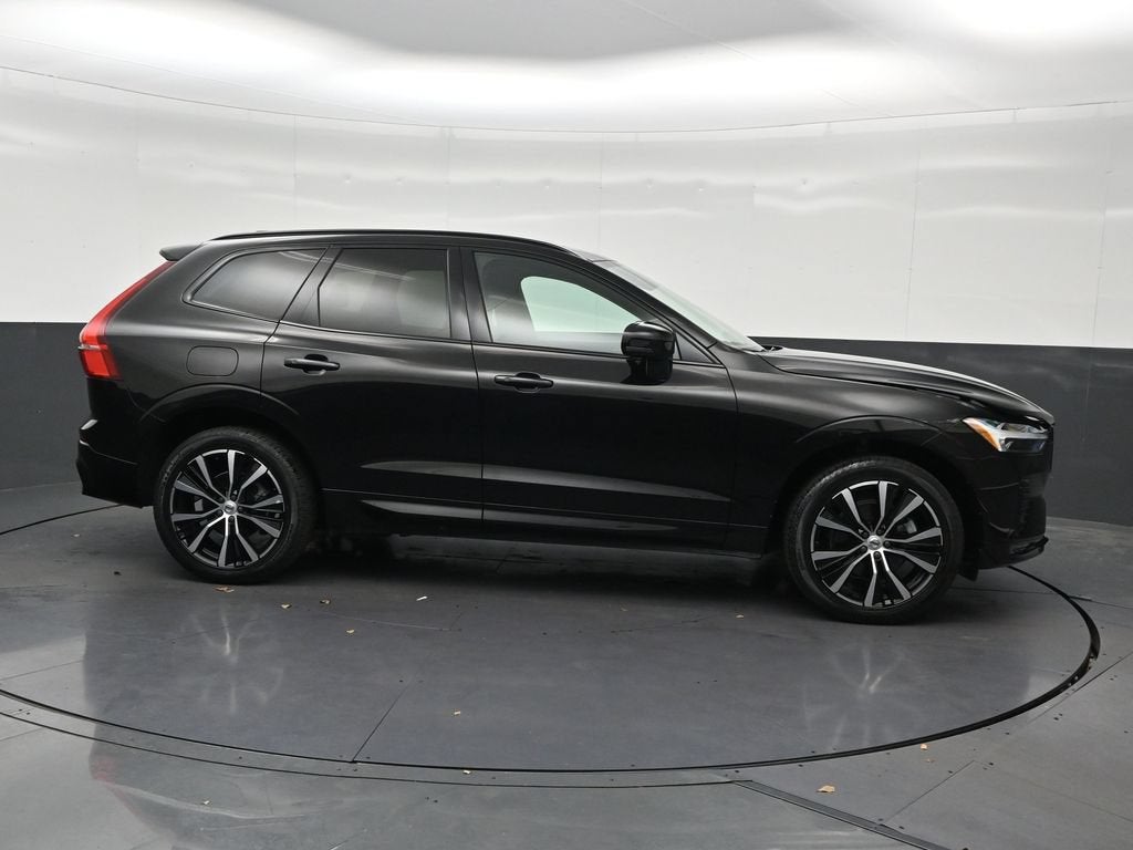 2024 Volvo XC60 Plus Dark Theme