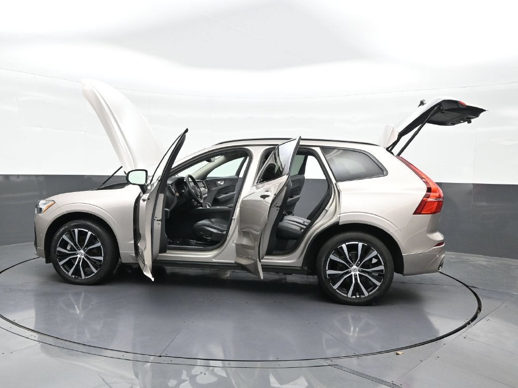 2024 Volvo XC60 B5 Plus Dark Theme