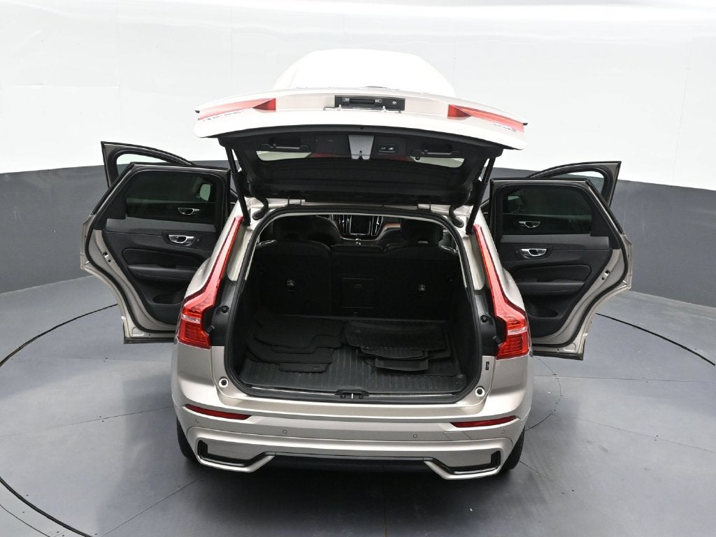 2024 Volvo XC60 B5 Plus Dark Theme