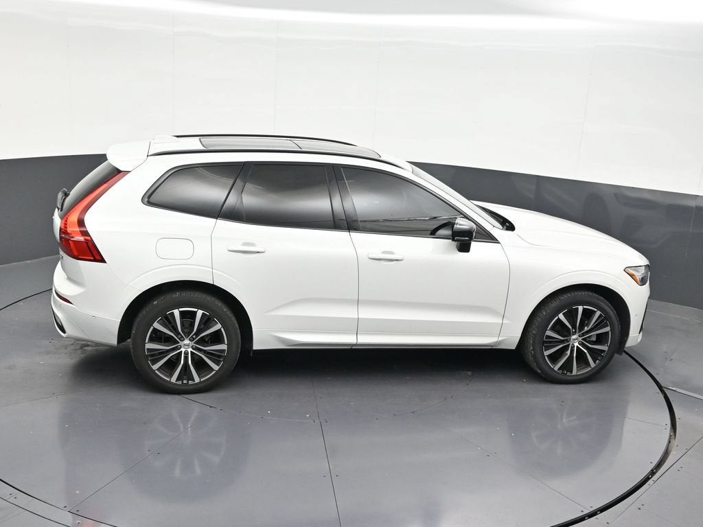 2024 Volvo XC60 B5 Plus Dark Theme