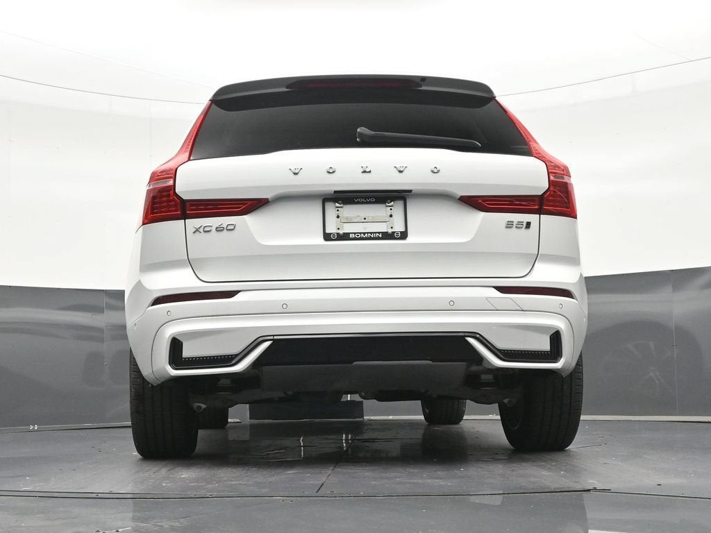 2024 Volvo XC60 B5 Plus Dark Theme