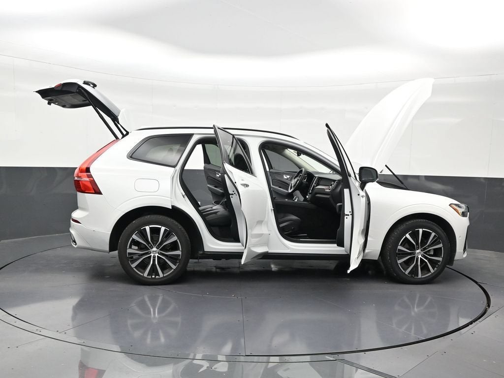 2024 Volvo XC60 B5 Plus Dark Theme