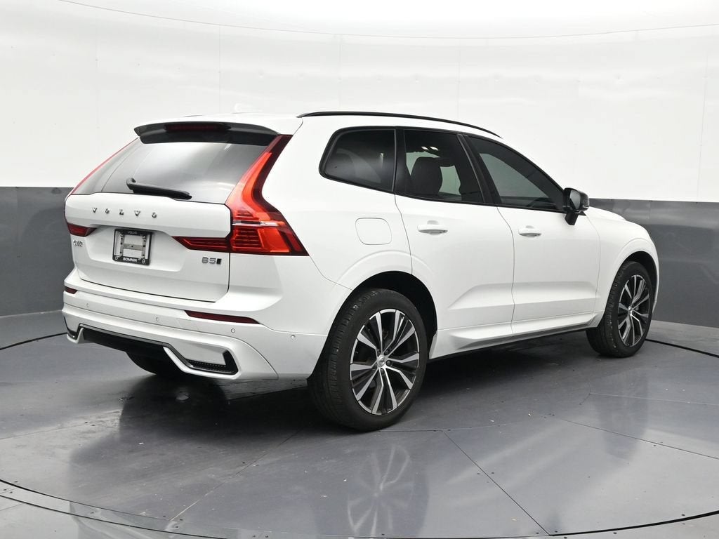 2024 Volvo XC60 B5 Plus Dark Theme