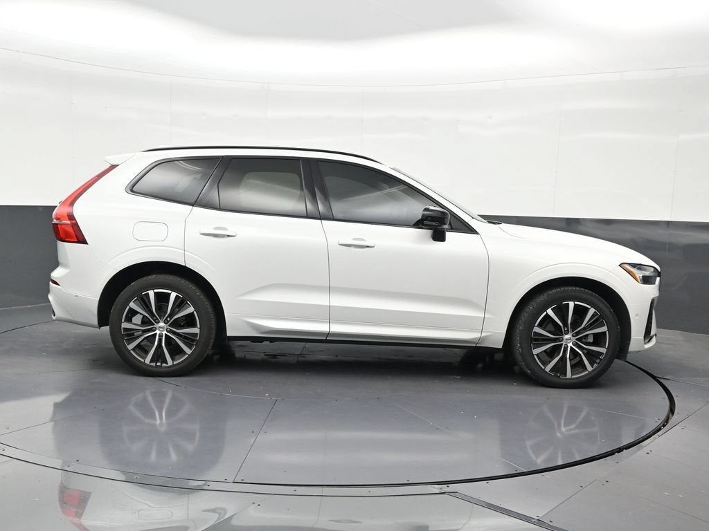 2024 Volvo XC60 B5 Plus Dark Theme