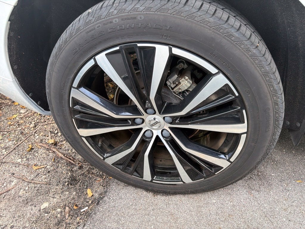 2024 Volvo XC60 Plus Dark Theme