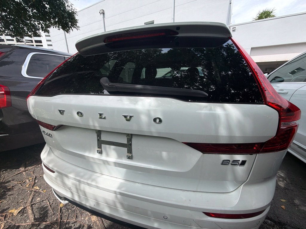 2024 Volvo XC60 Plus Dark Theme