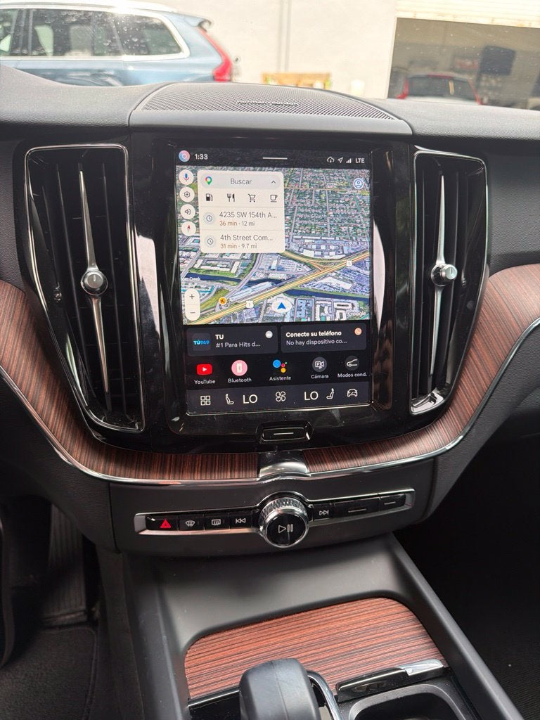 2024 Volvo XC60 Plus Dark Theme