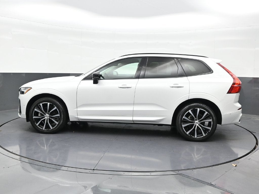 2024 Volvo XC60 Plus Dark Theme