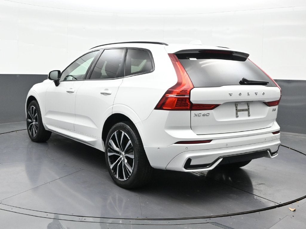 2024 Volvo XC60 Plus Dark Theme