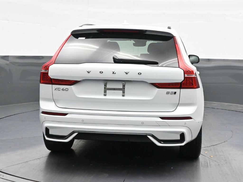 2024 Volvo XC60 Plus Dark Theme