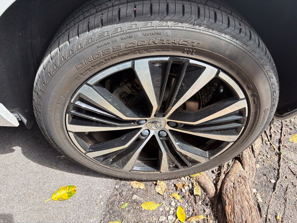 2024 Volvo XC60 Plus Dark Theme