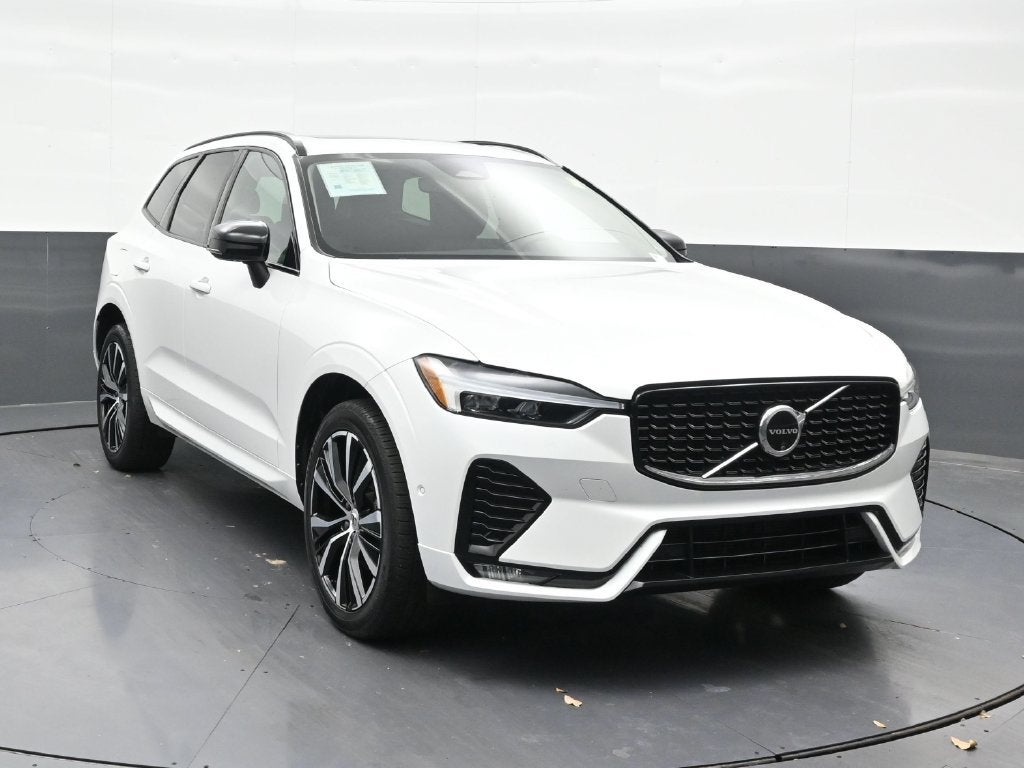 2024 Volvo XC60 Plus Dark Theme