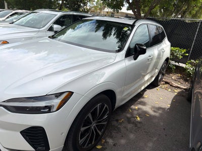 2024 Volvo XC60 Plus Dark Theme