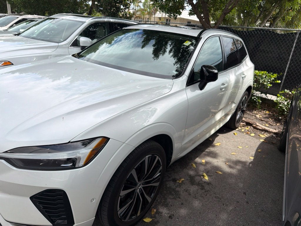 2024 Volvo XC60 Plus Dark Theme