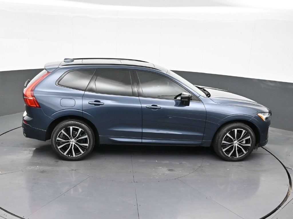 2024 Volvo XC60 Plus Dark Theme
