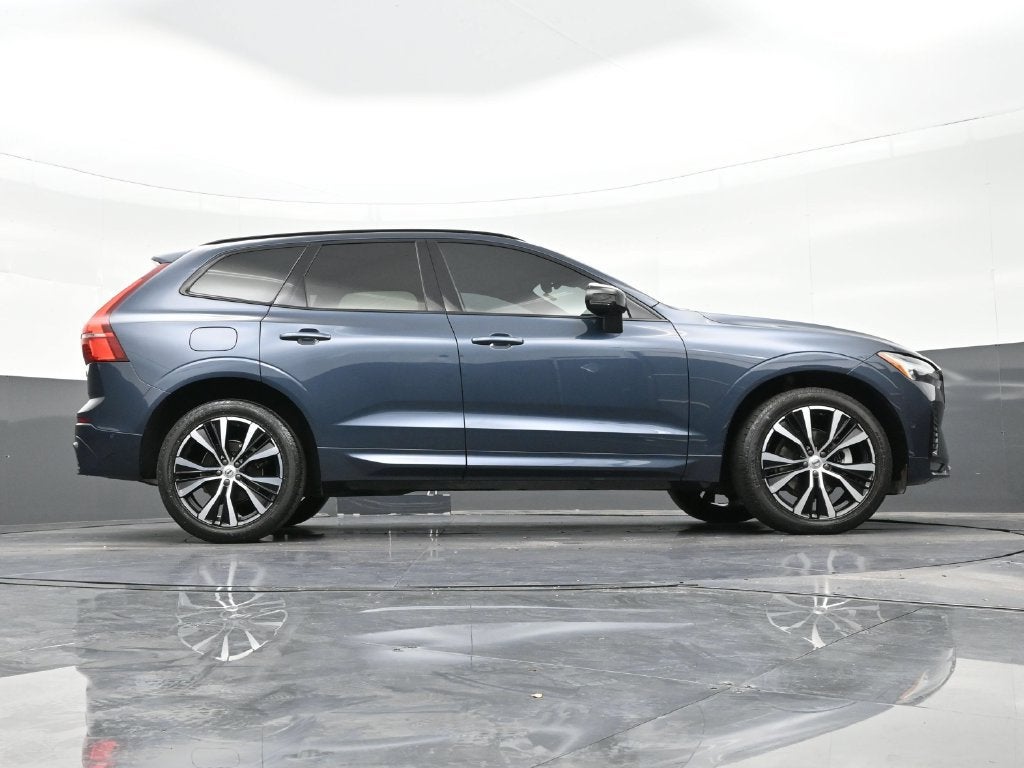 2024 Volvo XC60 Plus Dark Theme