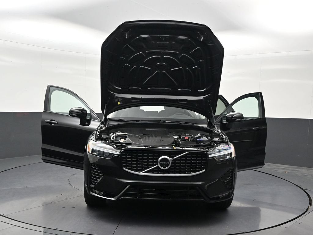 2024 Volvo XC60 B5 Plus Dark Theme