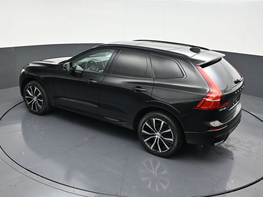 2024 Volvo XC60 Plus Dark Theme