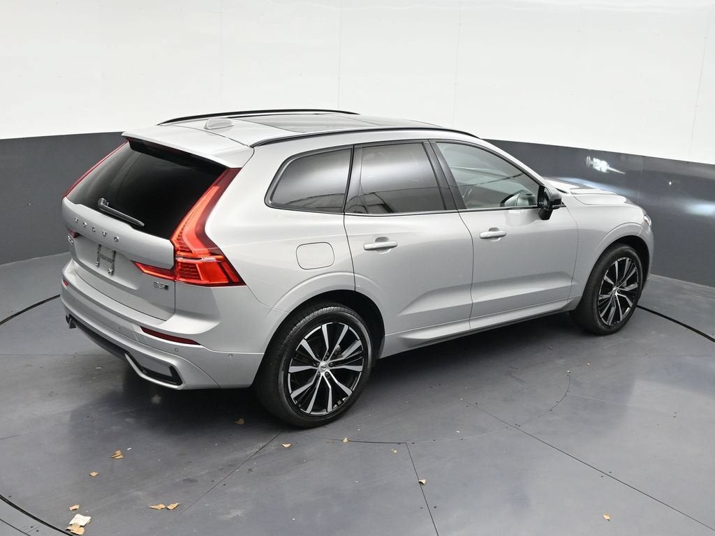 2024 Volvo XC60 Plus Dark Theme