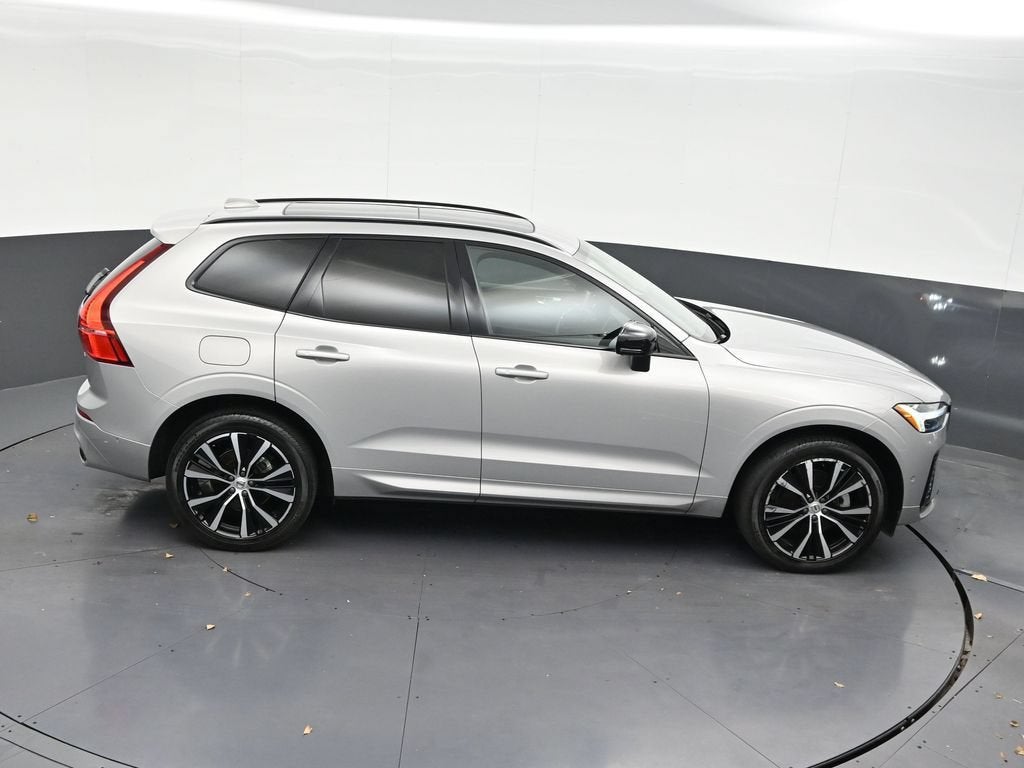 2024 Volvo XC60 Plus Dark Theme