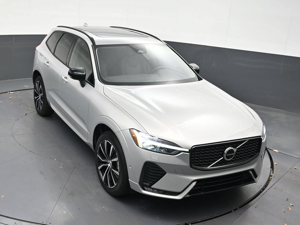 2024 Volvo XC60 Plus Dark Theme