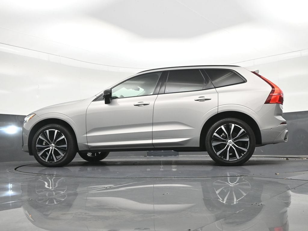 2024 Volvo XC60 Plus Dark Theme