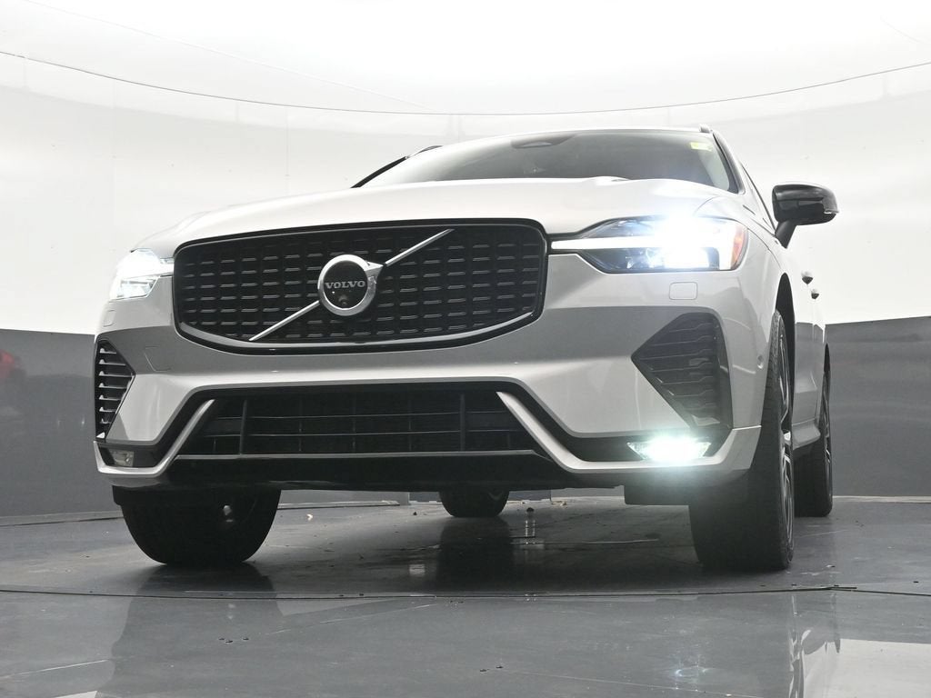 2024 Volvo XC60 Plus Dark Theme