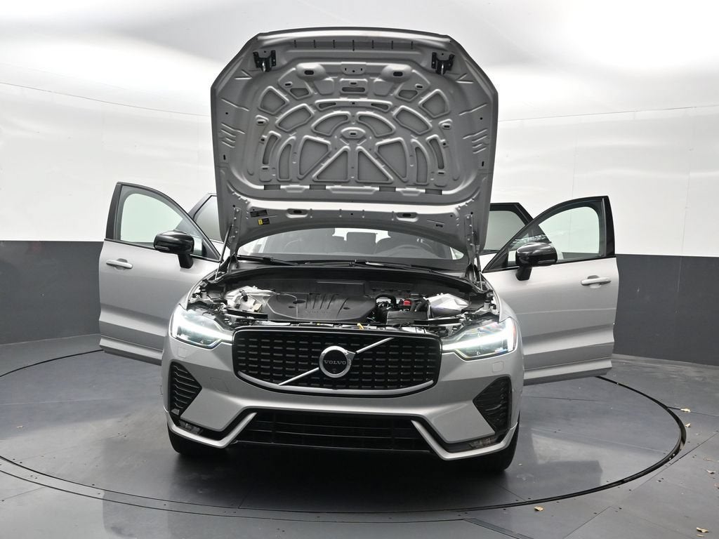 2024 Volvo XC60 Plus Dark Theme
