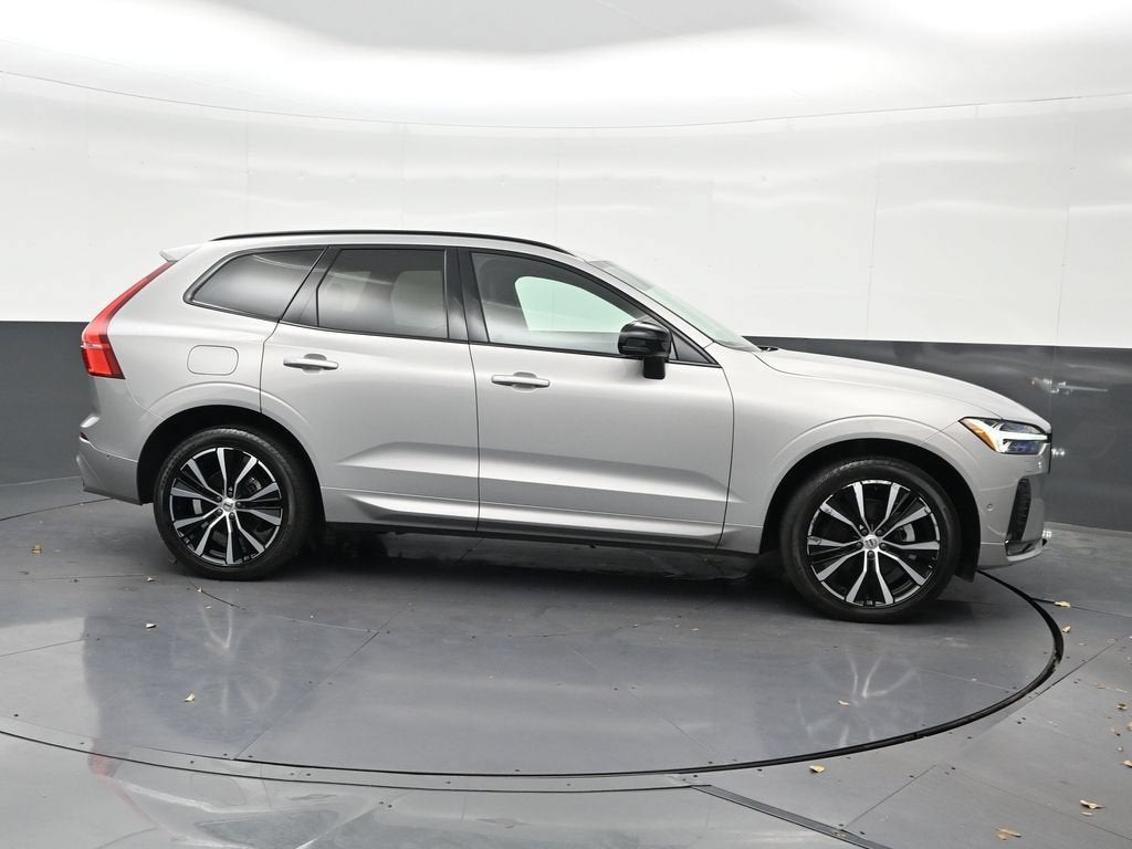 2024 Volvo XC60 Plus Dark Theme