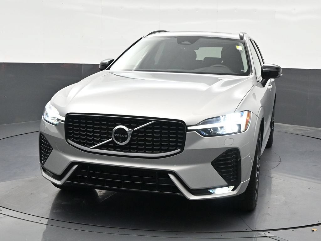 2024 Volvo XC60 Plus Dark Theme