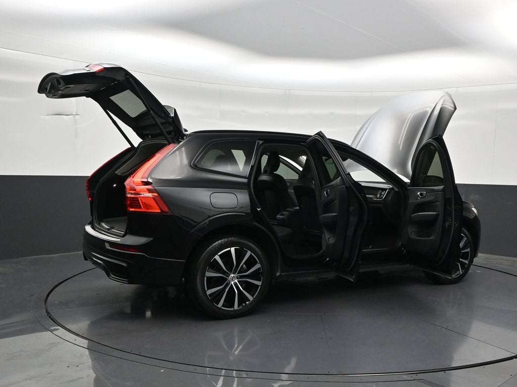 2024 Volvo XC60 B5 Plus Dark Theme