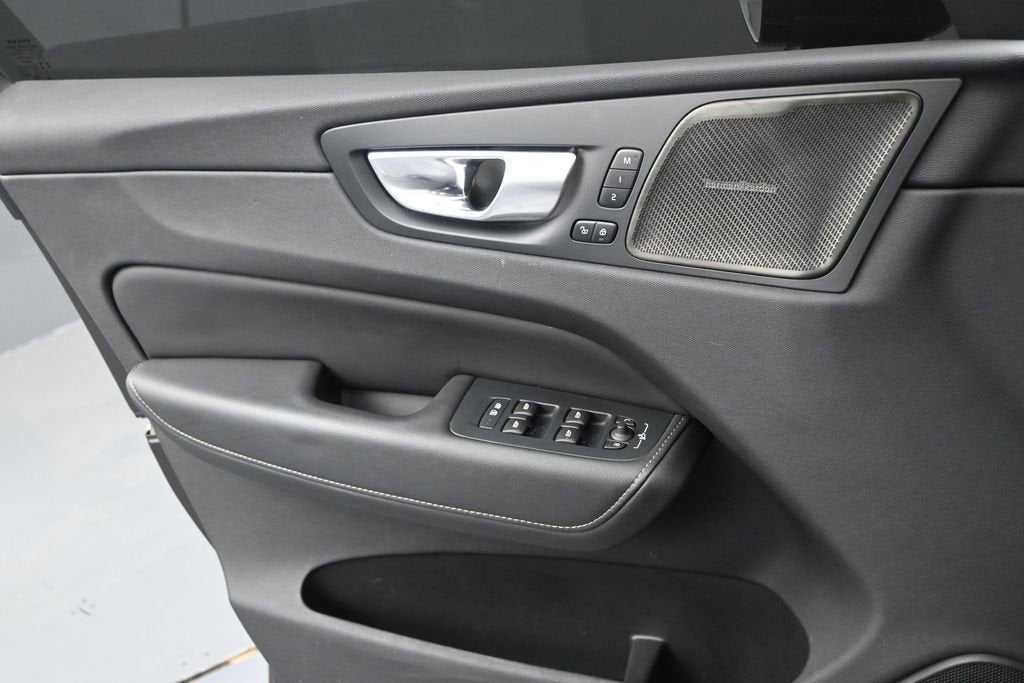 2024 Volvo XC60 Ultimate Dark Theme