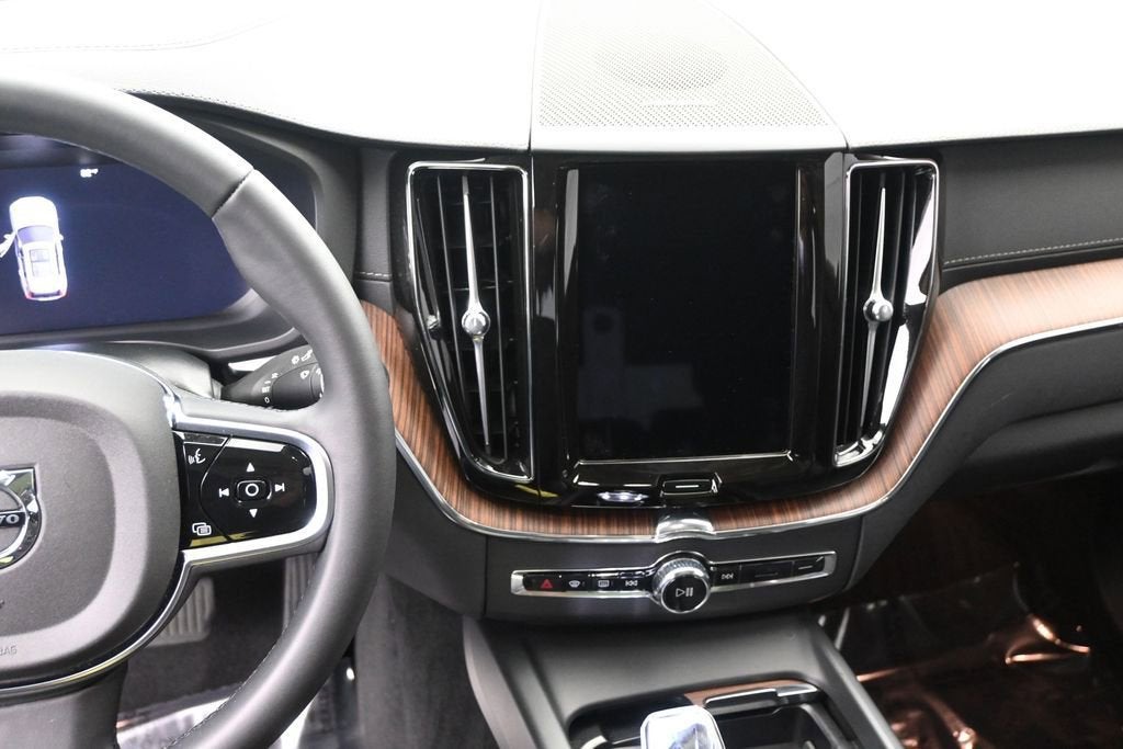 2024 Volvo XC60 Ultimate Dark Theme