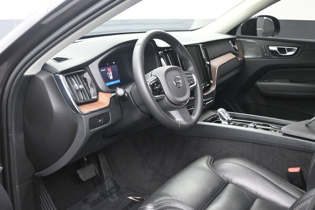 2024 Volvo XC60 Ultimate Dark Theme